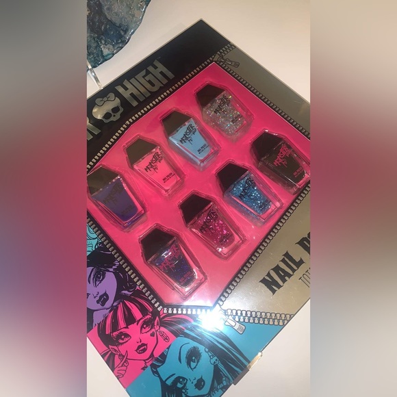 Monster High Nail Polish Gift Set NEW in Box - Picture 3 of 4